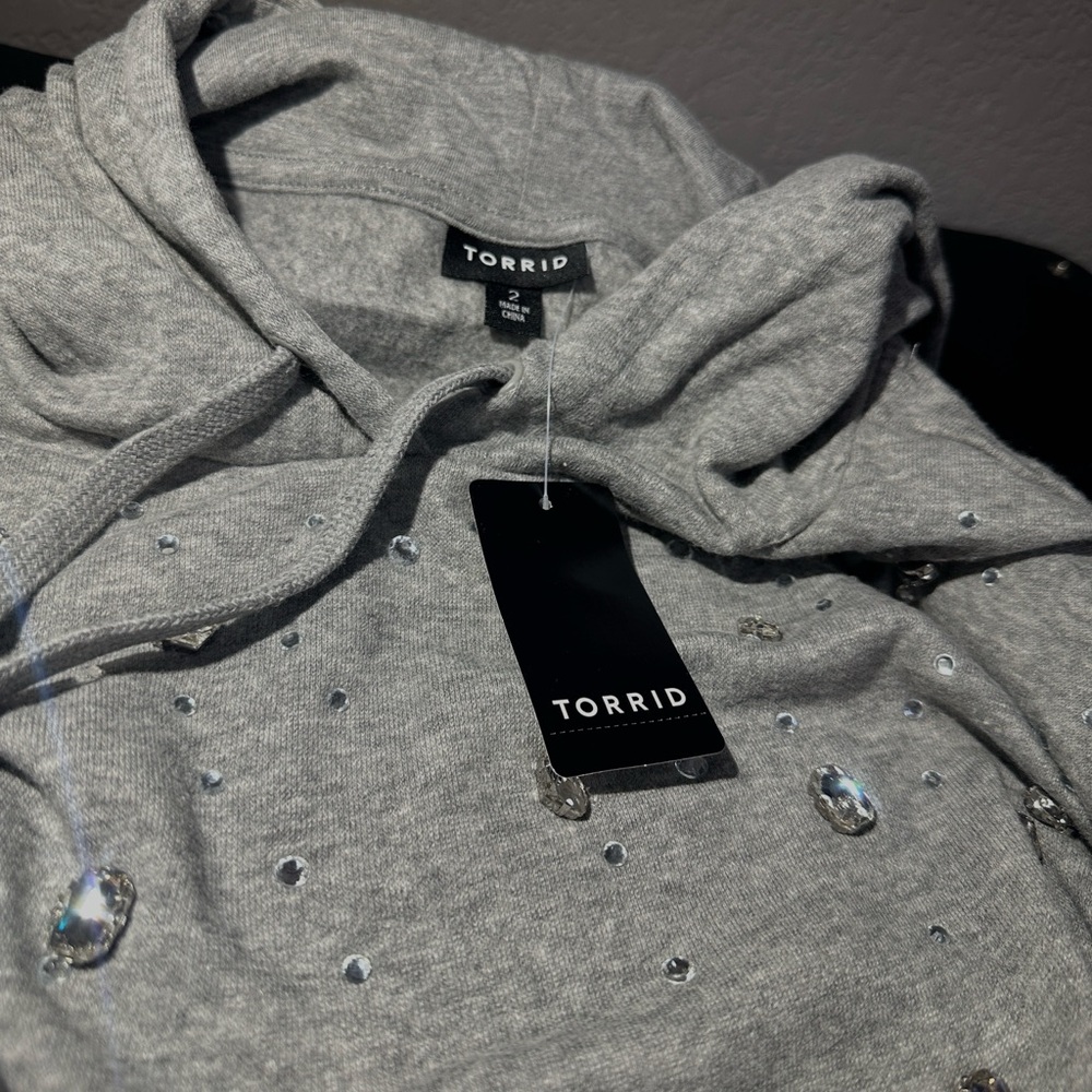 NWT Torrid Size 2X Drop Shoulder Rhinestone Embellished Hoodie 18/20 - Picture 4 of 5